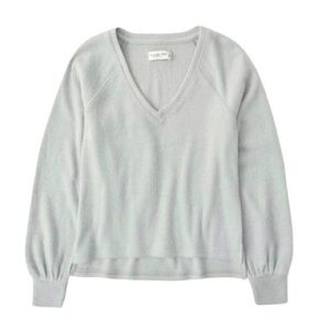 NWOT A&F Abercrombie & Fitch Soft Cozy Gray V-Neck Sweater Size M